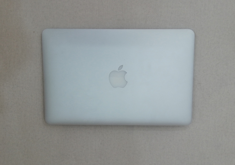 لپ تاپ استوک MacBookAir A1465 6437 کد 17924