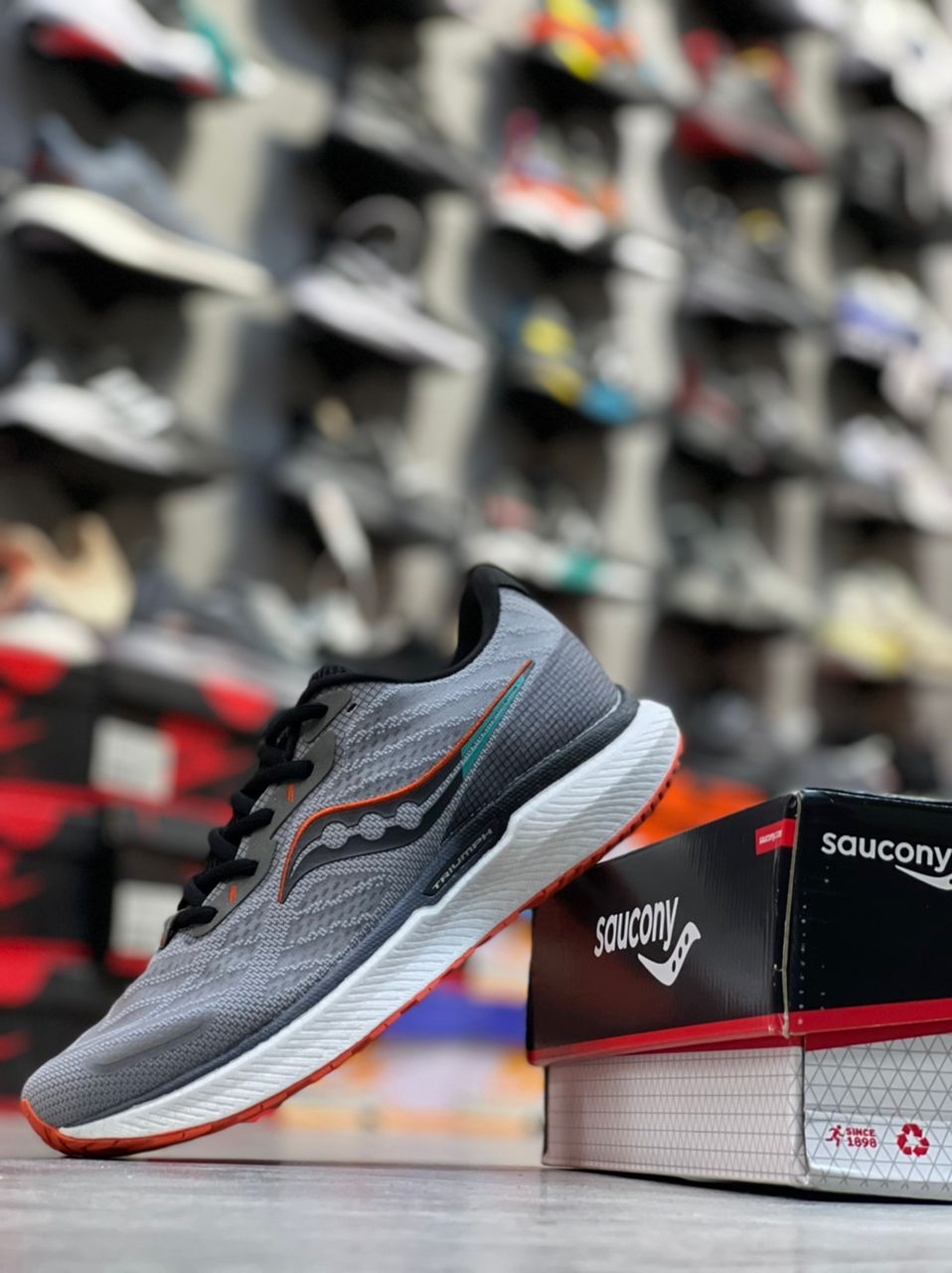 کفش saucony triumph 19 کد 901282