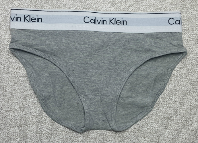 ست ورزشی دو تیکه زنانه برند CALVIN KLEIN کد3404