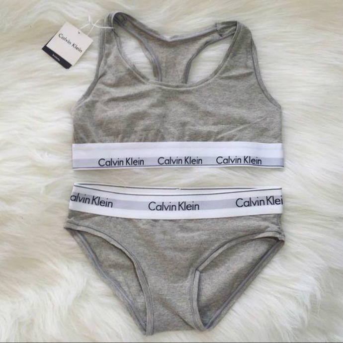 ست ورزشی دو تیکه زنانه برند CALVIN KLEIN کد3404